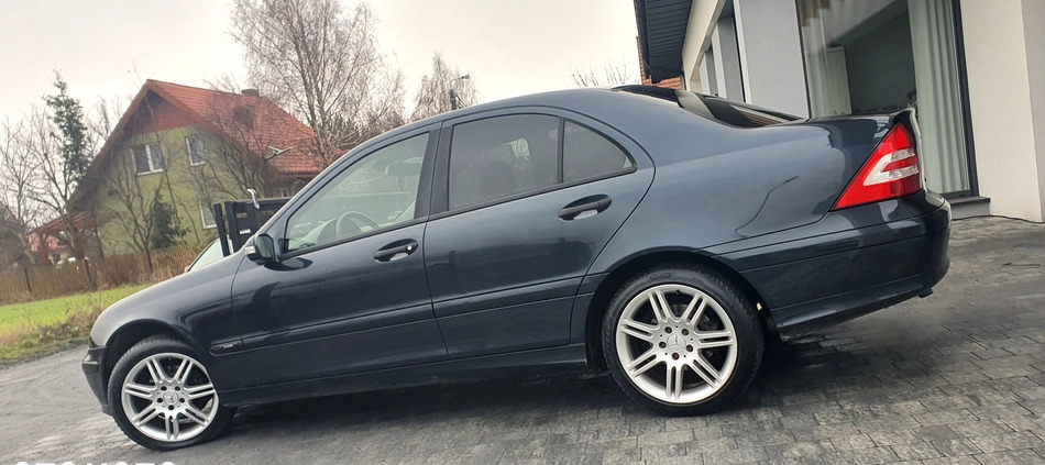 Mercedes-Benz Klasa C cena 19000 przebieg: 215000, rok produkcji 2005 z Witkowo małe 631